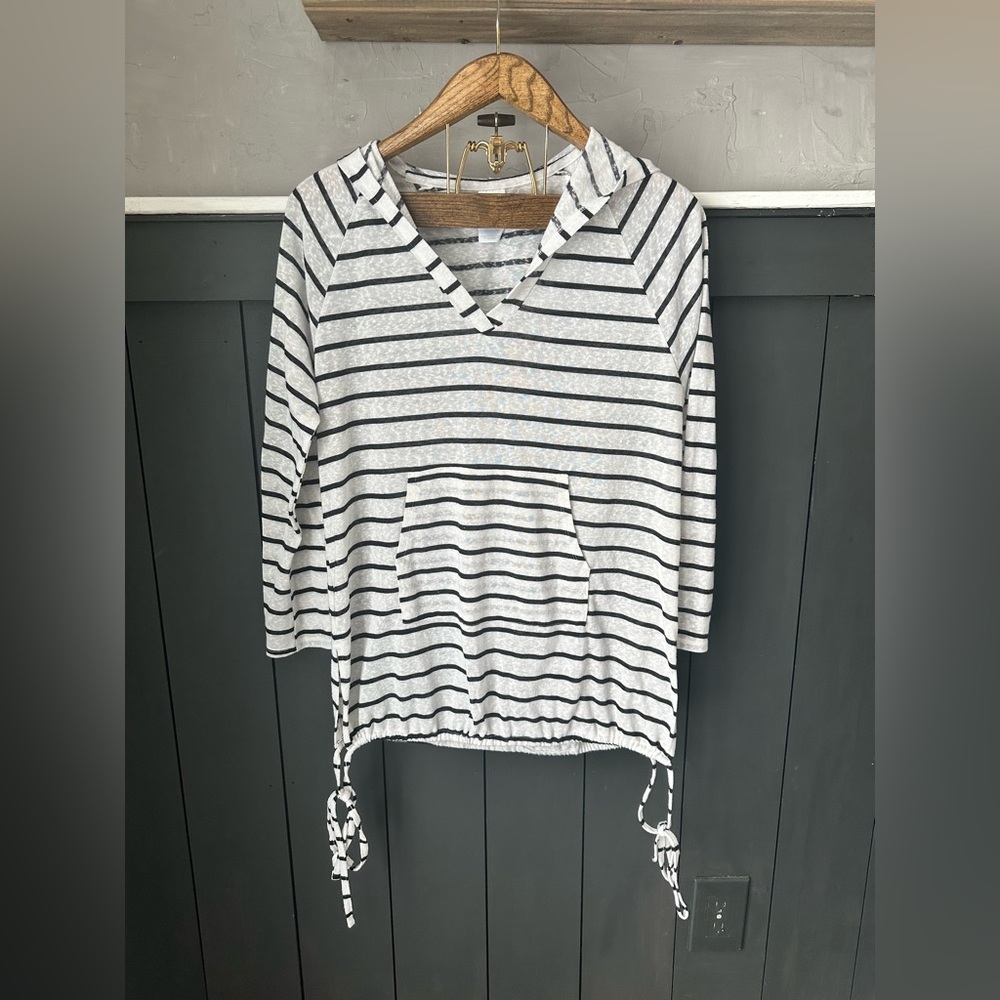 Women’s Kona Sol White And Black Striped Long Sleeve V-Neck Hoodie sz S